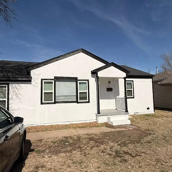 1713 NW Smith Ave — Photo 1