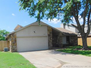 1228 E 140th Pl, Glenpool, OK 74033