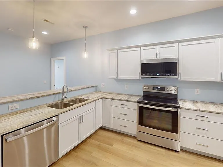 112 N Merchant St #202 — Photo 2