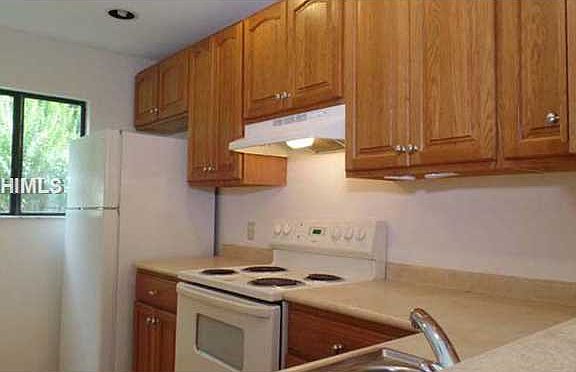3rd image of 96 Mathews Dr APT 126