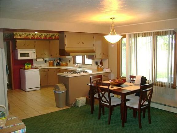 dining/kitchen