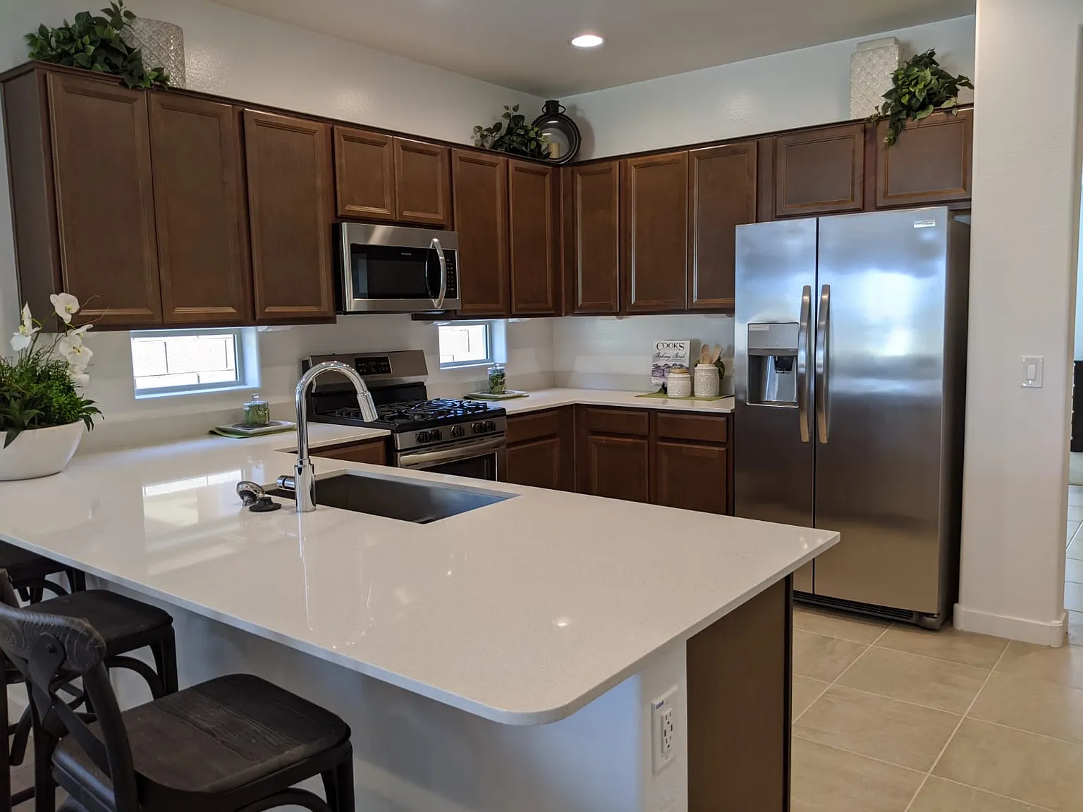 5 bed, 2000 sqft, $2,600 — Photo 3