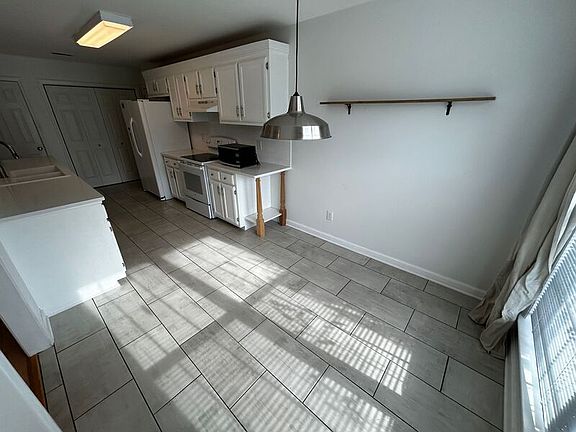 5th image of 2802 Kaye Dr