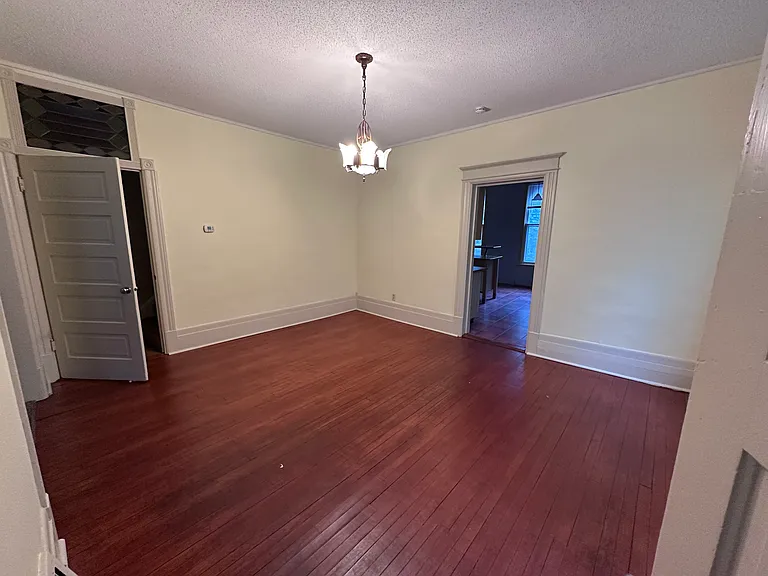 572 Hall Ave — Photo 3