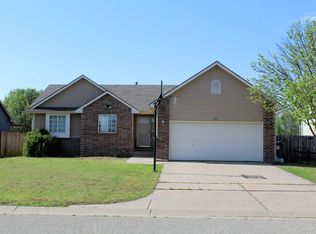 965 E Forest Ct, Haysville, KS 67060