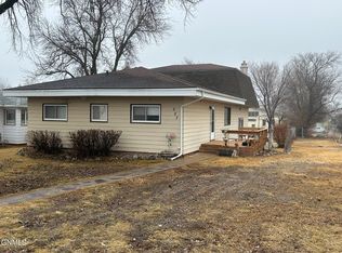 307 5th Ave SW, Bowman, ND 58623