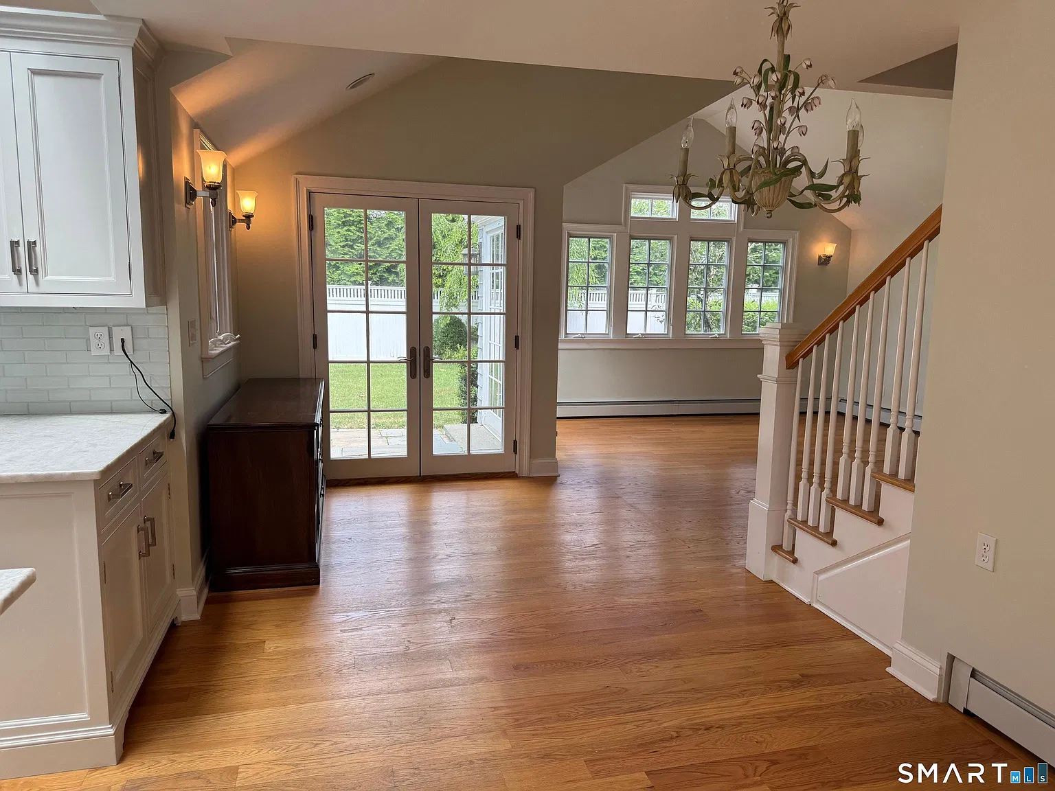 3 bed, 2.0 bath, 1624 sqft, $9,500 — Photo 4