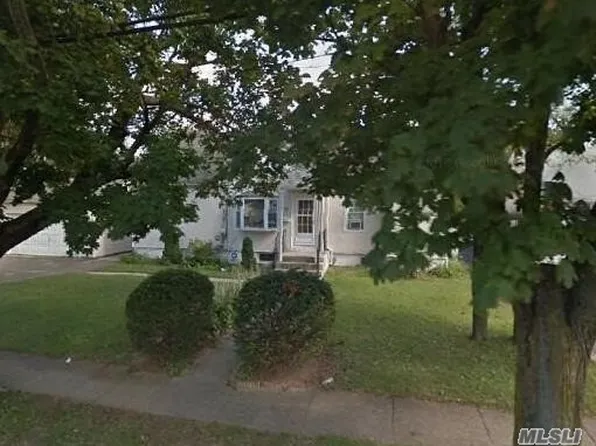 30 1st Ave, Westbury, NY 11590