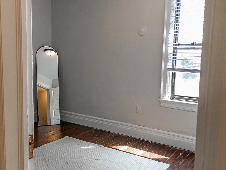 262 W Grand Blvd — Photo 21