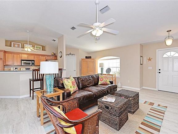 5th image of 4967 Camelot St