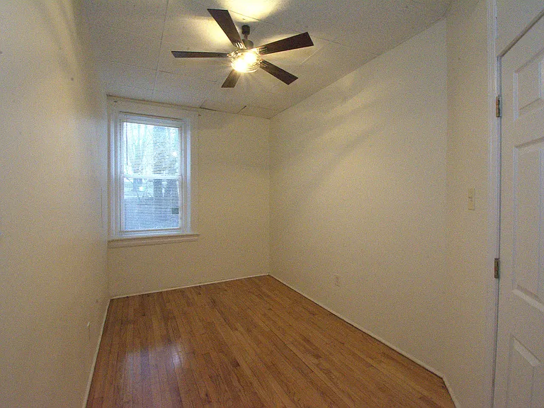 621 N 10th St #4 — Photo 6