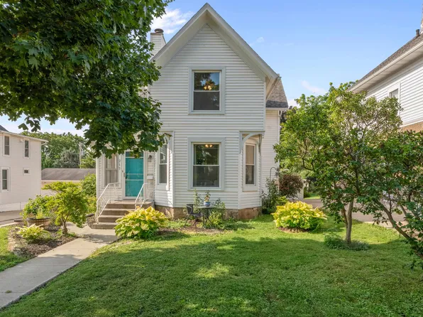 215 W 3rd St, Beaver Dam, WI 53916
