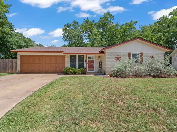 311 Robin Ct, Burleson, TX 76028
