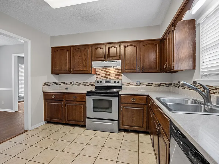 300 Davis Rd — Photo 18