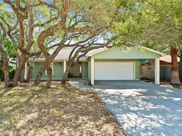 1506 N Live Oak St, Rockport, TX 78382