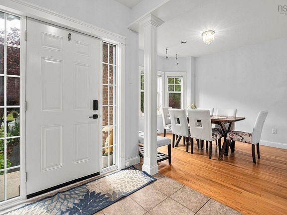 3rd image of 38 Greenside Ln
