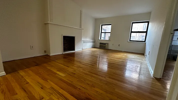 Rented by HOLTON REAL ESTATE INC. | media 11