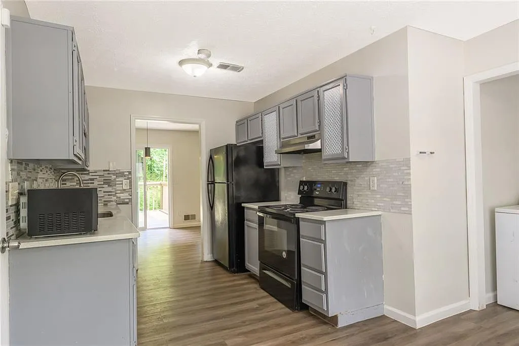 3 bed, 2.0 bath, 1761 sqft, $2,000 — Photo 3