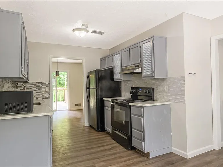 2100 Whitebluff Way NE — Photo 3