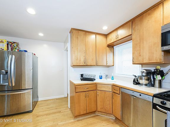 5th image of 7240 N Oconto Ave