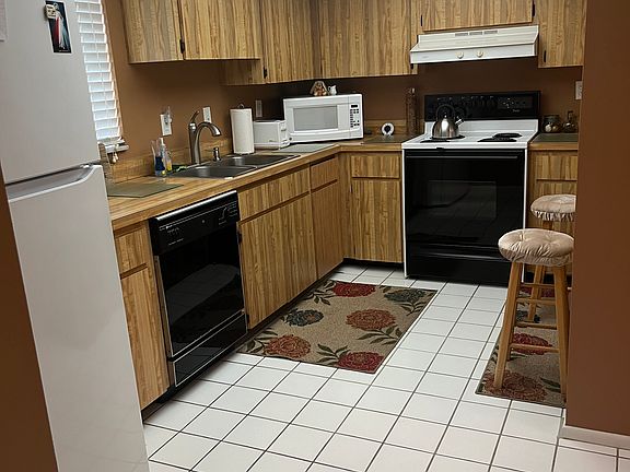 4th image of 120 Cypress Pl