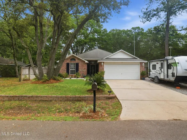 1426 Porpoise St, Ocean Springs, MS 39564