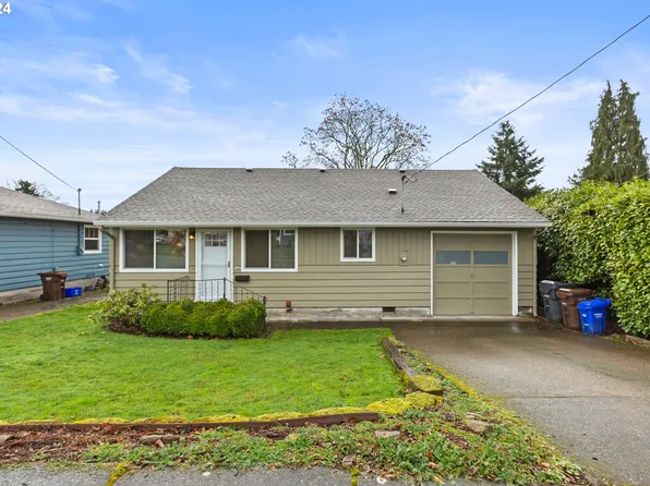 335 W Gloucester St, Gladstone, OR 97027