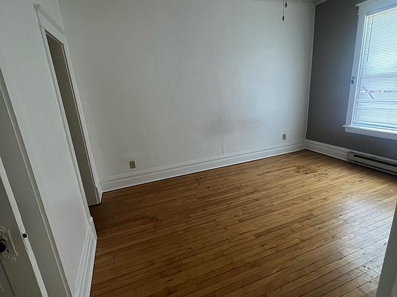 4th image of 101 1/2 E Chicago St Unit 21