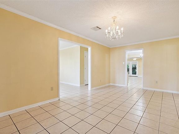 3rd image of 513 Andrews Ave