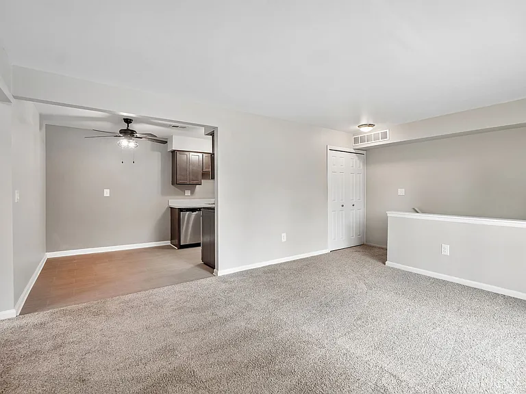 Pointe West Apartments — Photo 36