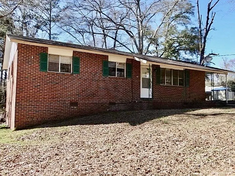 1215 Winifred Ln — Photo 3