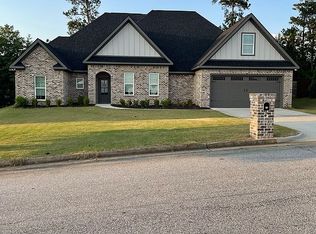 71 Tree Top Hl, Smiths Station, AL 36877