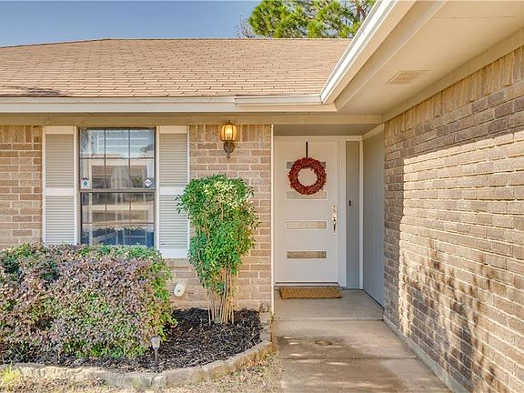 4th image of 216 Almond Ln