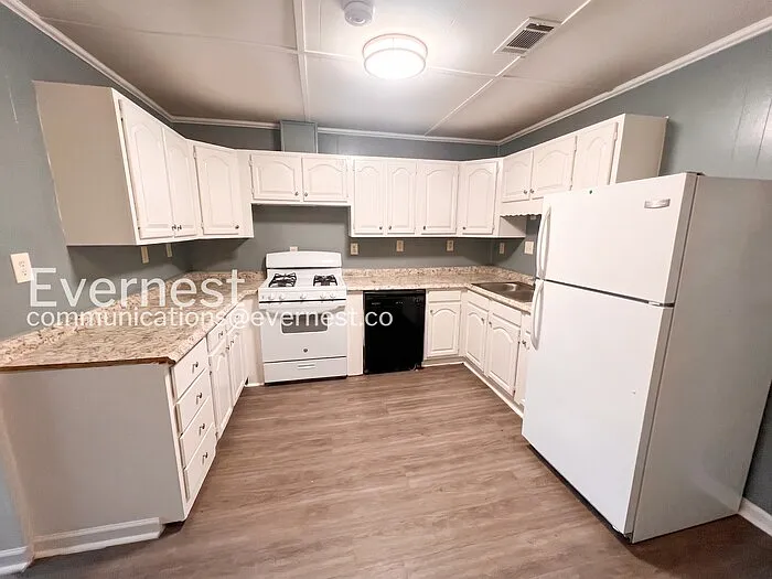 Building Photo - 5801 W 59th St