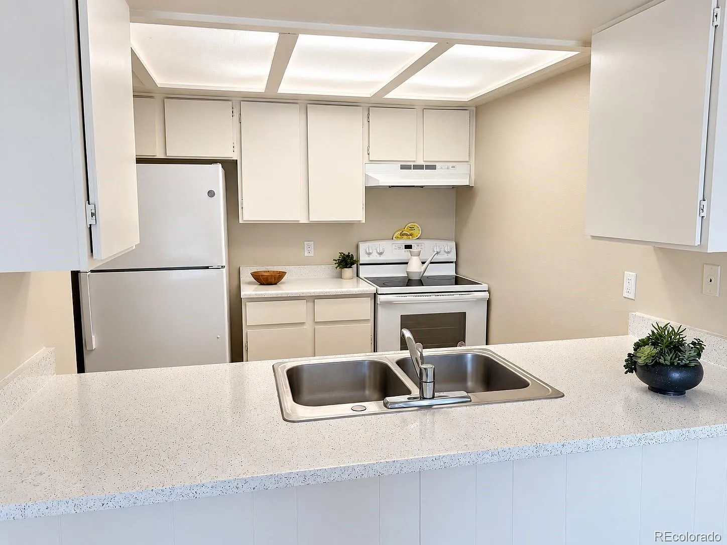 Appletree West — Photo 2
