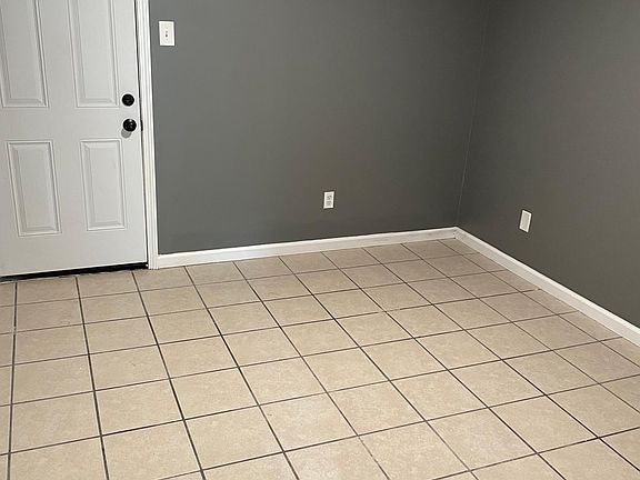 4th image of 611 Natchitoches St APT E