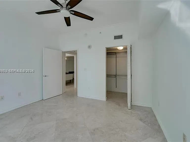 31 SE 5th St #3306 — Photo 11