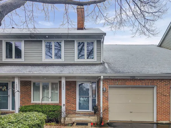 1525 N Kendal Ct, Arlington Heights, IL 60004