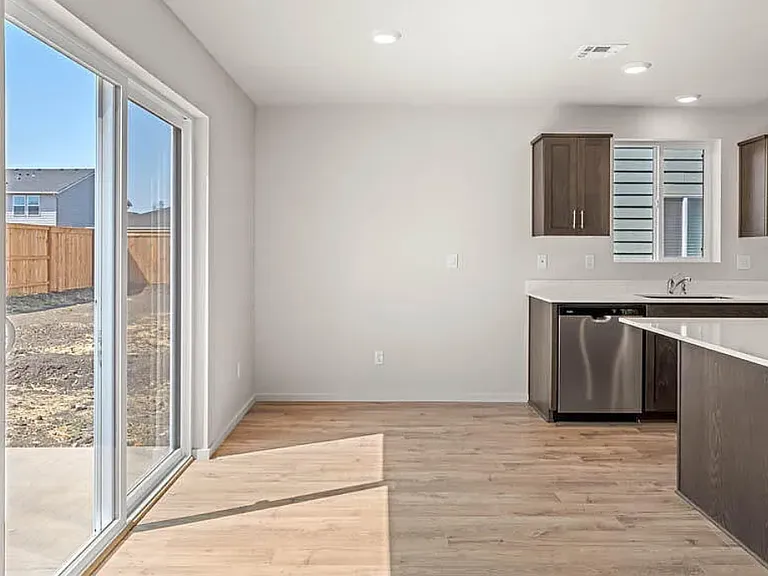 2629 Meadows Ln — Photo 5