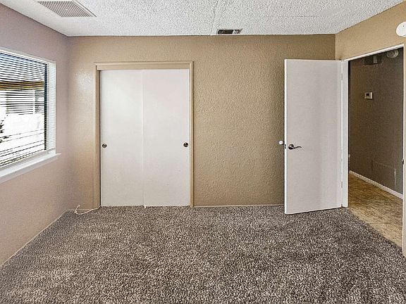 5th image of 933 W Boston Ave