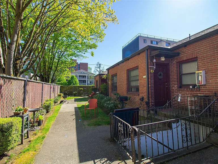 Gardner Court - Portland Oregon