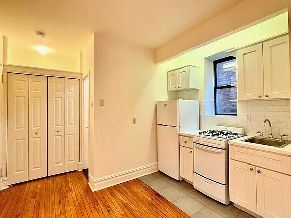 4th image of 328 E 95th St #4RS