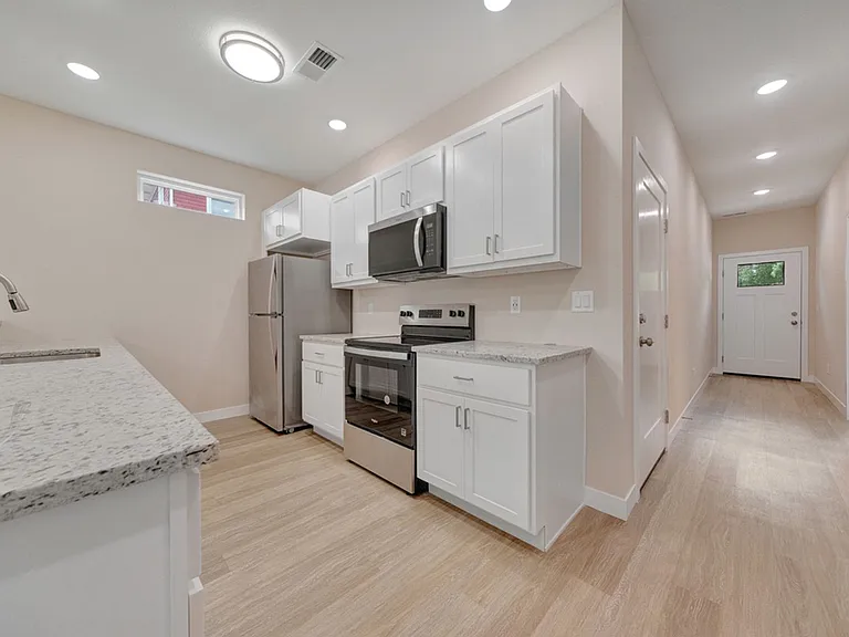 105 E Ensey St #A — Photo 9