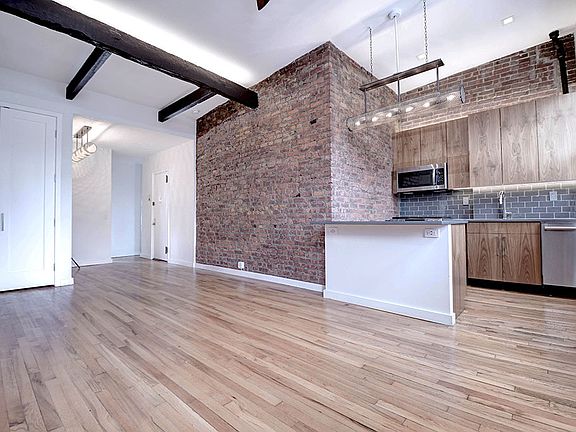 3rd image of 300 Bleecker St APT 4a