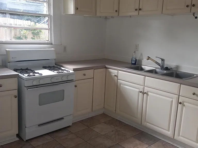 943 Wylie St SE — Photo 11