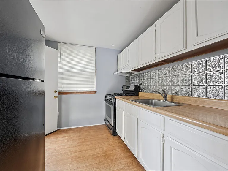 1320 S Newkirk St — Photo 15