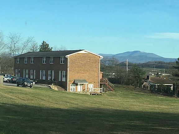3rd image of 225 Baugh Ln