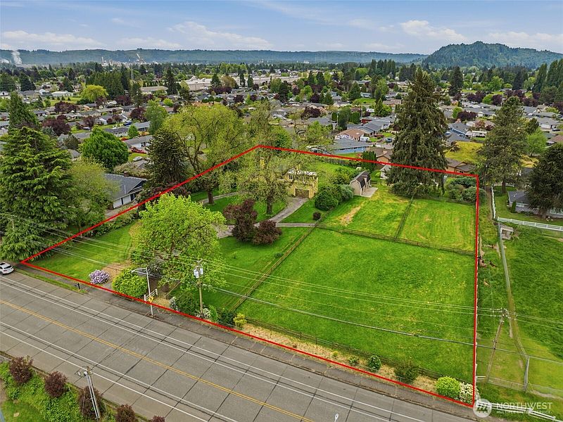 4th image of 2655 Pacific Way