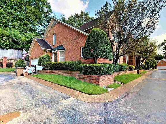 2nd image of 694 Magnolia Manor Cir