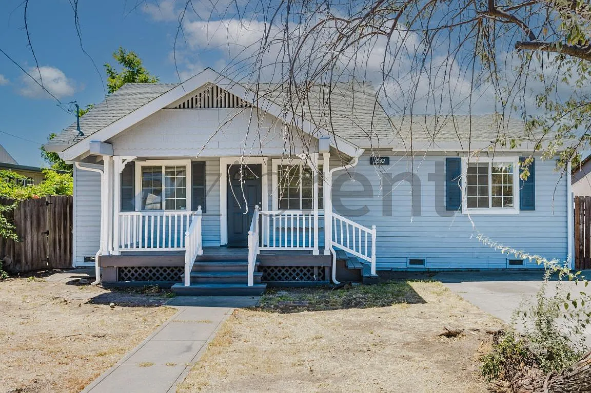 North Sacramento — Photo 2